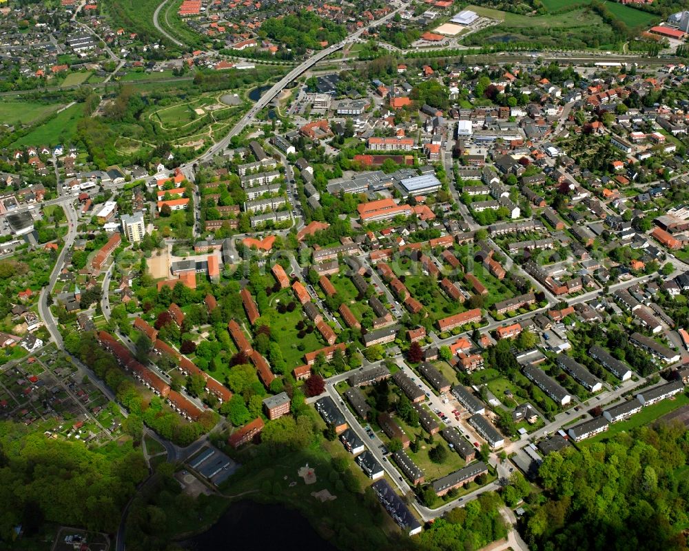 Schwarzenbek from above - Residential area - mixed development of a multi-family housing estate and single-family housing estate in Schwarzenbek in the state Schleswig-Holstein, Germany