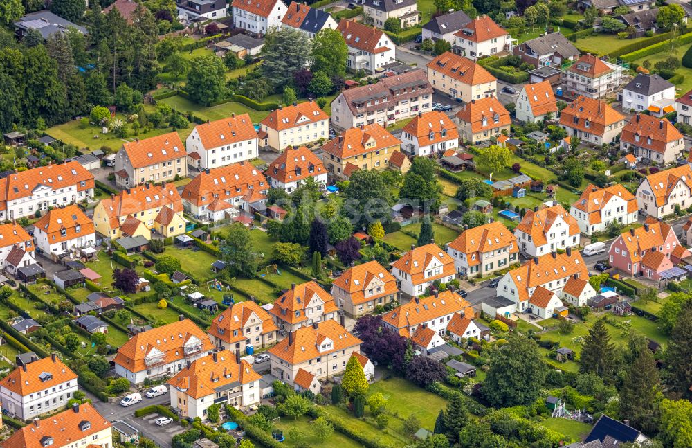 Aerial photograph Soest - Residential area - mixed development of a multi-family housing estate and single-family housing estate in Soest in the state North Rhine-Westphalia, Germany