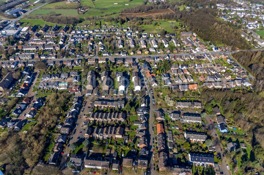 Sterkrade-Nord from above - Residential area - mixed development of a multi-family housing estate and single-family housing estate in Sterkrade-Nord in the state North Rhine-Westphalia, Germany