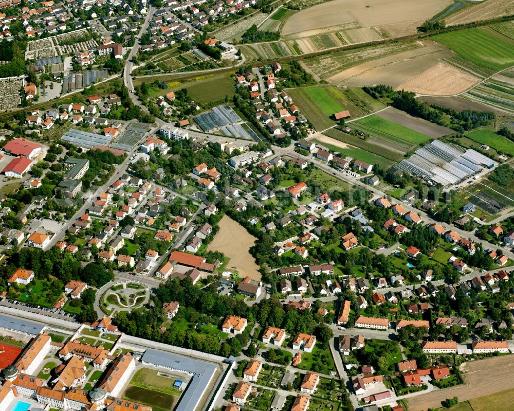 Aerial image Straubing - Residential area - mixed development of a multi-family housing estate and single-family housing estate in Straubing in the state Bavaria, Germany