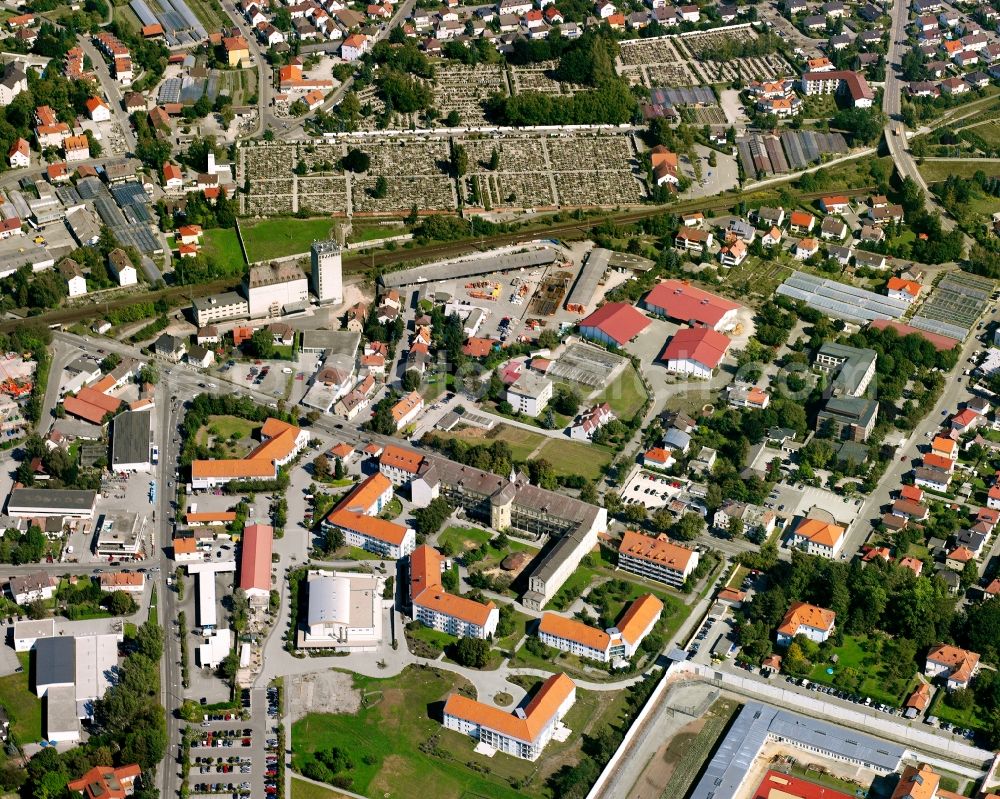 Aerial photograph Straubing - Residential area - mixed development of a multi-family housing estate and single-family housing estate in Straubing in the state Bavaria, Germany