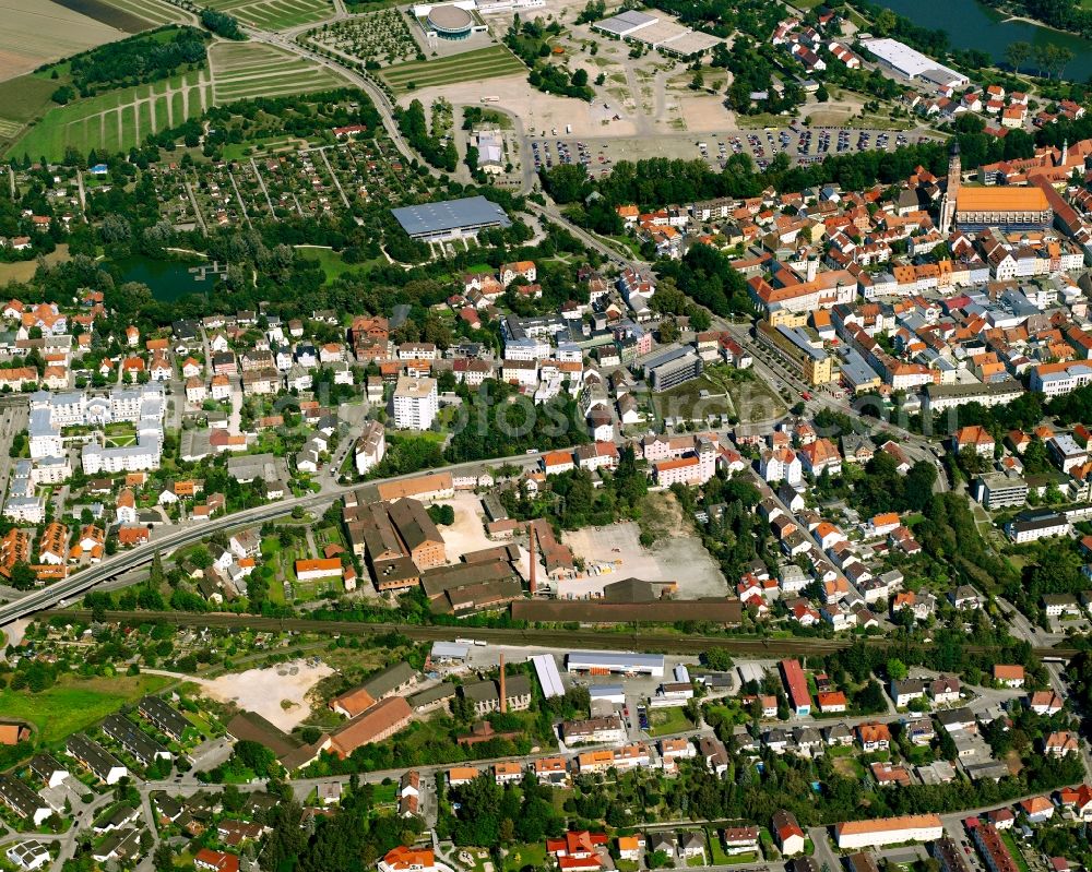 Straubing from above - Residential area - mixed development of a multi-family housing estate and single-family housing estate in Straubing in the state Bavaria, Germany