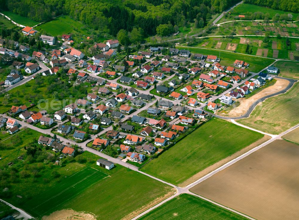 Aerial photograph Tomerdingen - Residential area - mixed development of a multi-family housing estate and single-family housing estate in Tomerdingen in the state Baden-Wuerttemberg, Germany