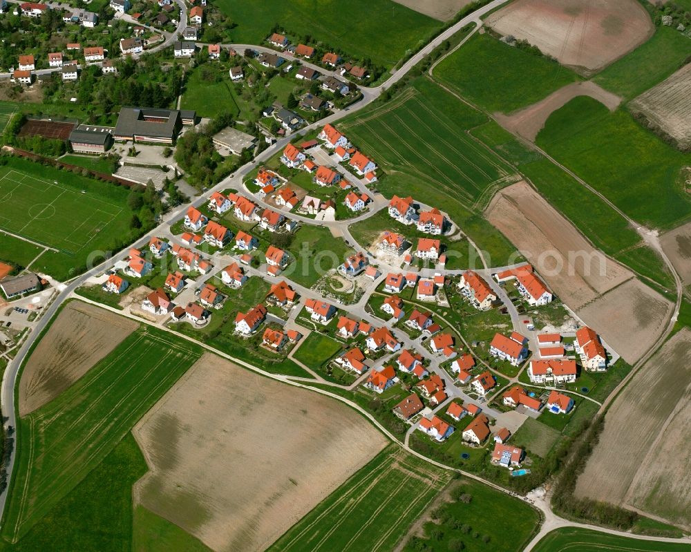 Volkersdorf from above - Residential area - mixed development of a multi-family housing estate and single-family housing estate in Volkersdorf in the state Bavaria, Germany