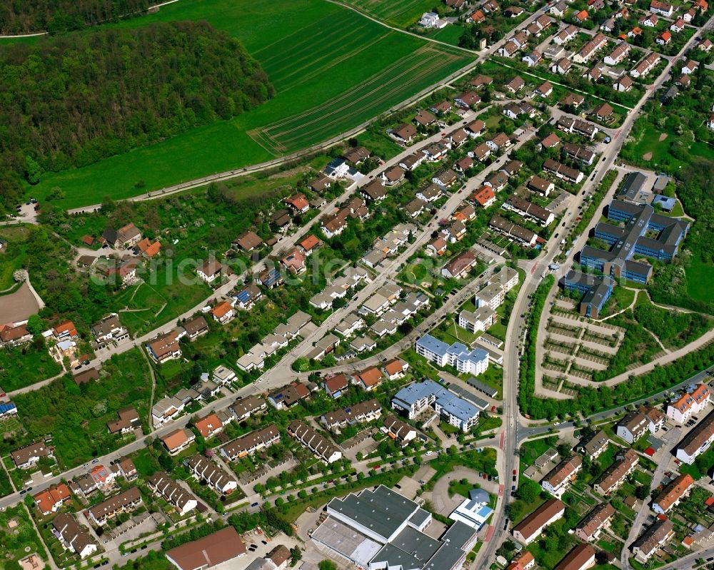 Aerial photograph Weinberg - Residential area - mixed development of a multi-family housing estate and single-family housing estate in Weinberg in the state Bavaria, Germany