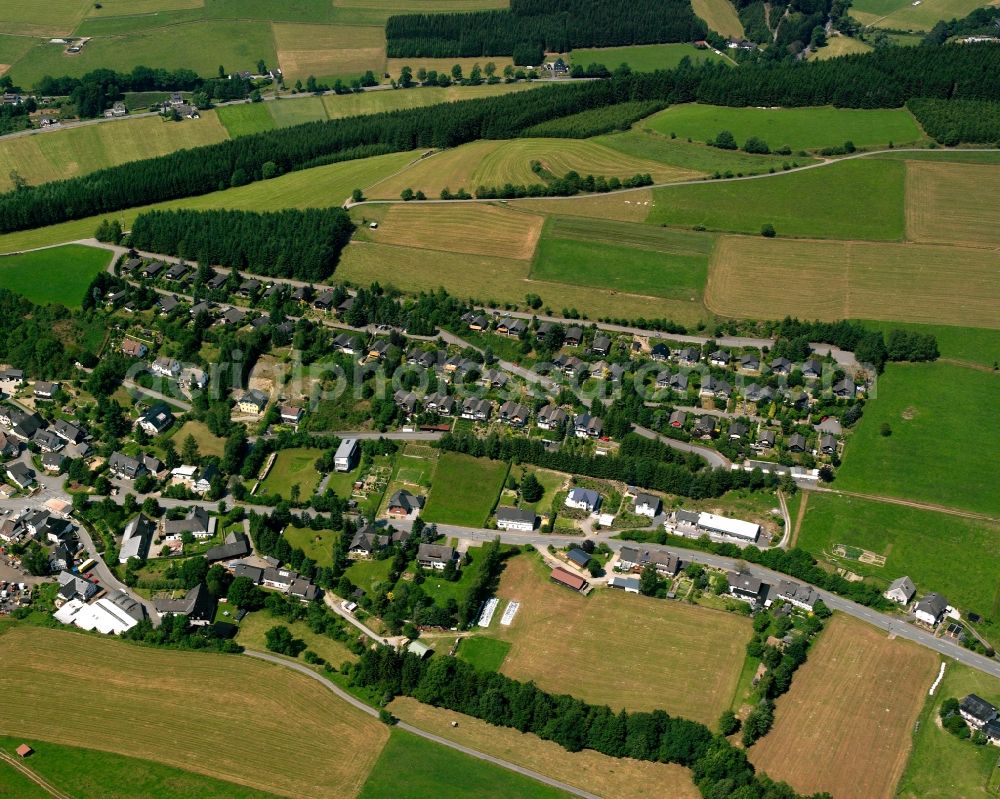 Aerial photograph Wemlighausen - Residential area - mixed development of a multi-family housing estate and single-family housing estate in Wemlighausen in the state North Rhine-Westphalia, Germany