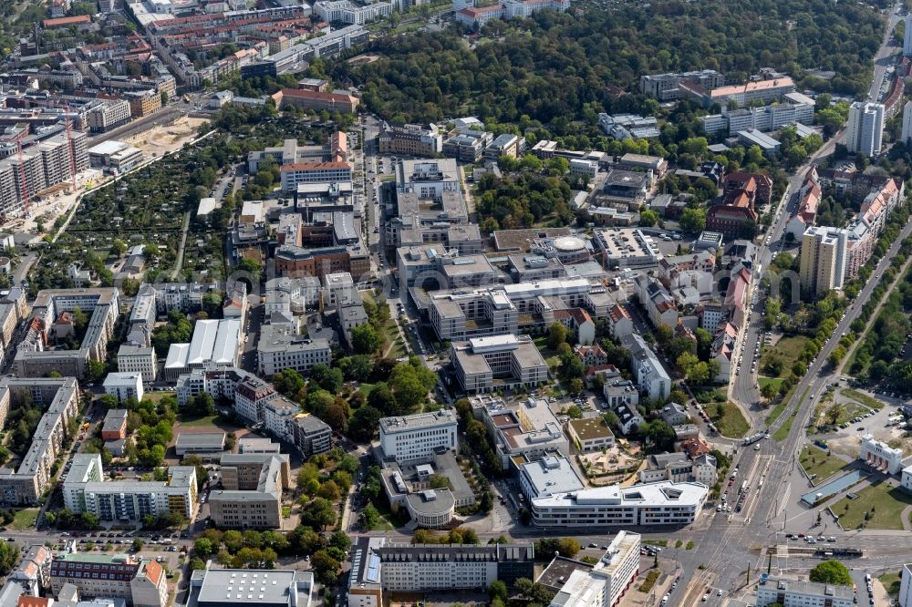 Aerial photograph Leipzig - Residential area - mixed development of a multi-family housing estate and single-family housing estate in Zentrum-Suedost in the state Saxony, Germany