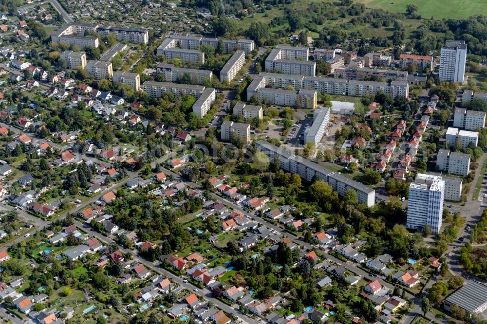 Aerial image Leipzig - Residential area - mixed development of a multi-family housing estate and single-family housing estate between Simon-Bolivar-Strasse and Medelejewstrasse in the district Mockau in Leipzig in the state Saxony, Germany