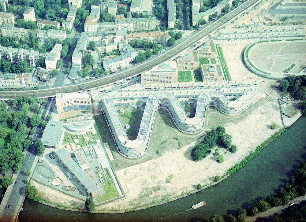 Aerial photograph Berlin - Moabit - Wohngebiet am Moabiter Werder in Berlin - Moabit am Regierungsviertel / Spreebogen.