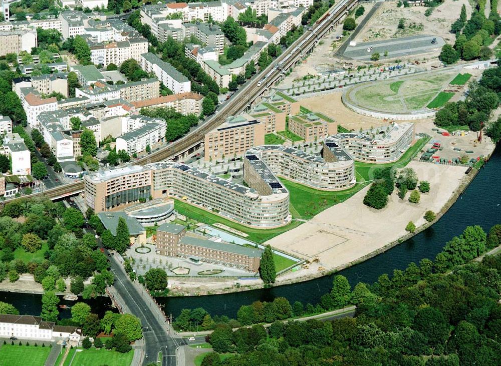 Berlin - Moabit from above - Wohngebiet am Moabiter Werder in Berlin - Moabit am Regierungsviertel / Spreebogen.