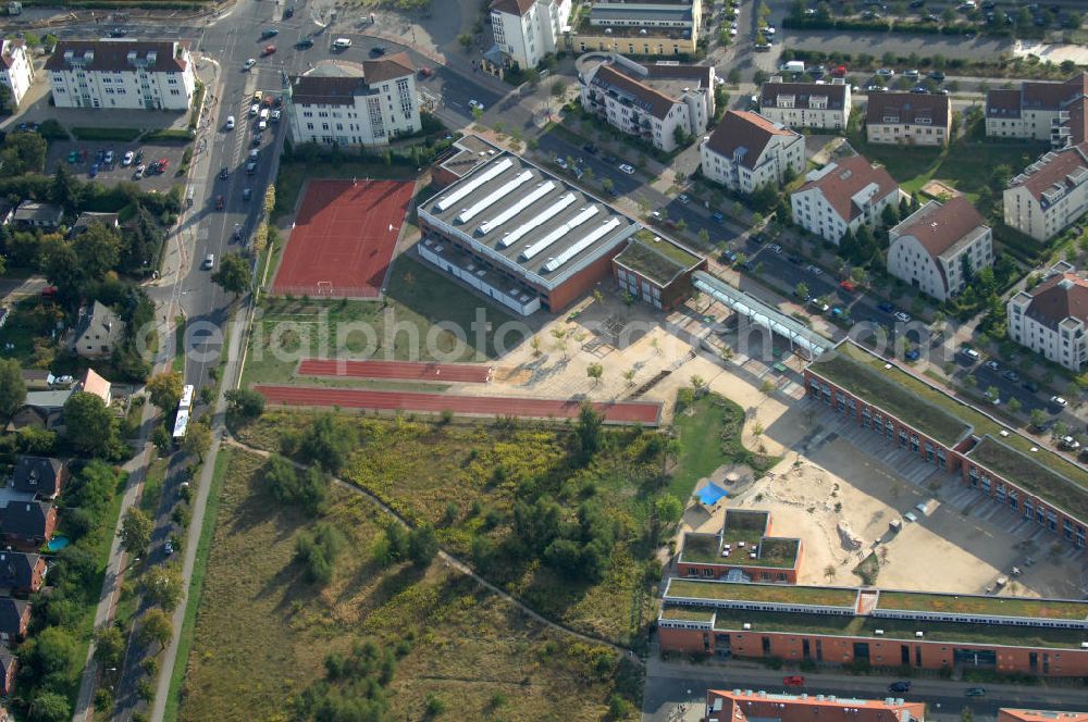 Aerial image Berlin - Blick auf Mehrfamilienhäuser an der Achillesstraße mit der Grundschule im Panketal im Wohngebiet / Neubaugebiet Karow-Nord.