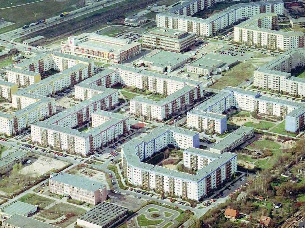 Aerial photograph Berlin - Hellersdorf - Wohngebiet an der Neuen Grottkauer Straße in Berlin - Hellersdorf