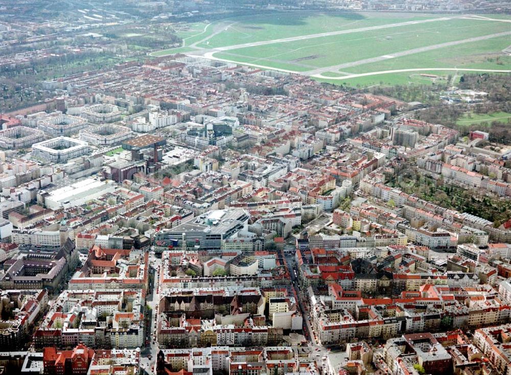 Aerial image Berlin - Wohngebiet an der Neuköllner Karl-Marx-Straße am Flughafen Tempelhof.