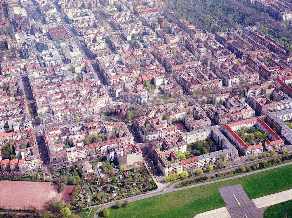 Berlin - Tempelhof from above - Wohngebiet am nordöstlichem bereich des Flughafens Berlin - Tempelhof.