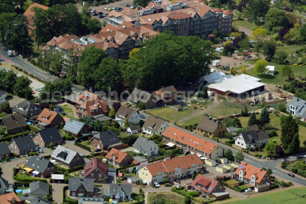 Garbsen from the bird's eye view: Residential area and care residence Haus der Ruhe in the Meyenfeld-Mitte part of Garbsen in the state of Lower Saxony. The residential area is located in the centre of Meyenfeld-Mitte