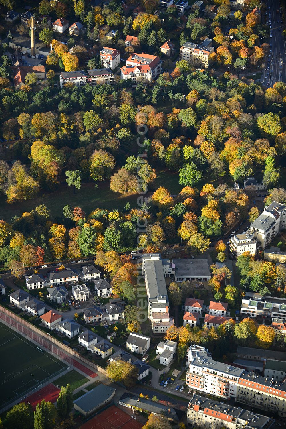 Berlin Pankow from above - Residential area on the road Pichelswerder - Wollankstrasse in Berlin - Pankow