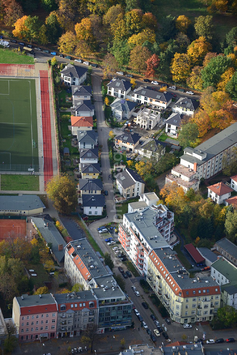 Berlin Pankow from above - Residential area on the road Pichelswerder - Wollankstrasse in Berlin - Pankow