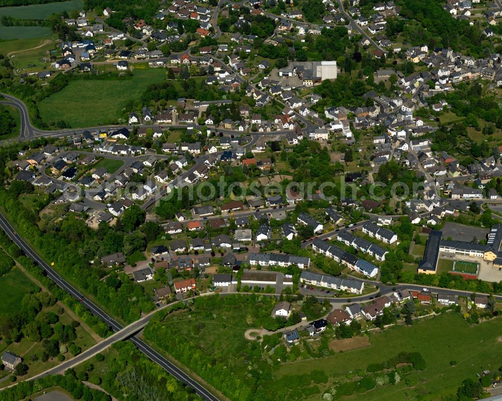 Aerial photograph Mendig - Residential areas on the edge of the Niedermendig part of Mendig in the state Rhineland-Palatinate. The town is located in the county district of Mayen-Koblenz in the Eastern Eifel region. It is known as a town of breweries and lava cellars - from volcanic origin. Mendig consists of two parts. Several residential areas with single family houses are located on the edge of Niedermendig