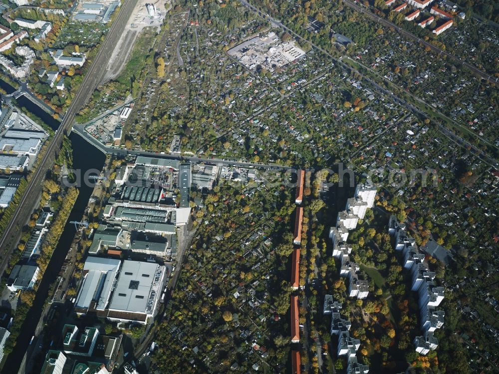 Aerial image Berlin - Residential area a row house settlement at the Aronsstrasse, Dieselstrasse and the Kiefholzstrasse in Berlin