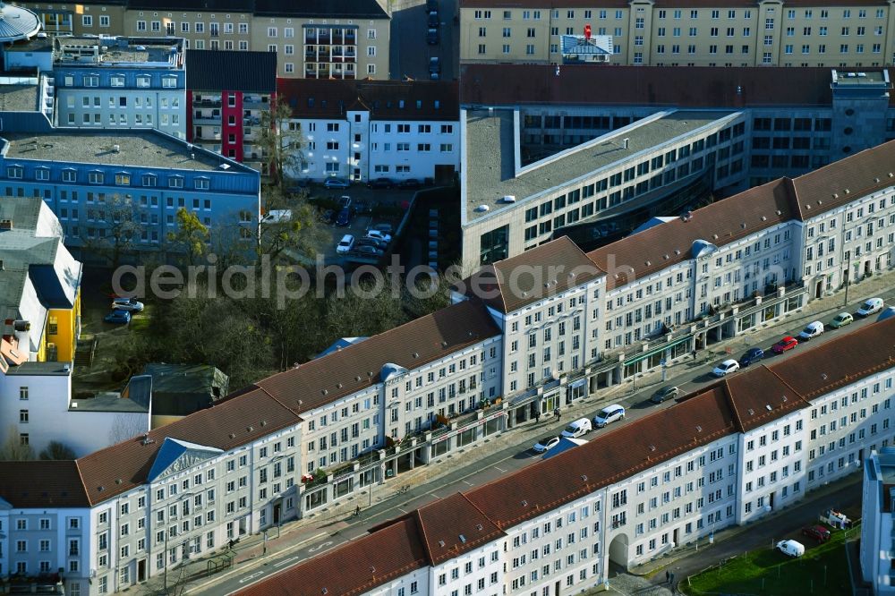 Dessau-Roßlau from the bird's eye view: Residential area a row house settlement Albrechtstrasse - Karlstrasse - Lessingstrasse - Kantstrasse - Rabestrasse in Dessau-Rosslau in the state Saxony-Anhalt, Germany