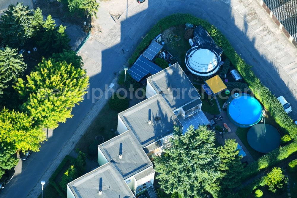 Bernau from the bird's eye view: Residential area a row house settlement Angarastrasse corner Wolchowstrasse in Bernau in the state Brandenburg, Germany