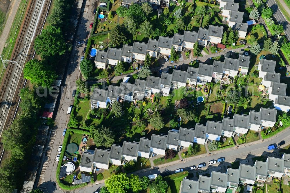Bernau from the bird's eye view: Residential area a row house settlement Angarastrasse corner Wolchowstrasse in Bernau in the state Brandenburg, Germany