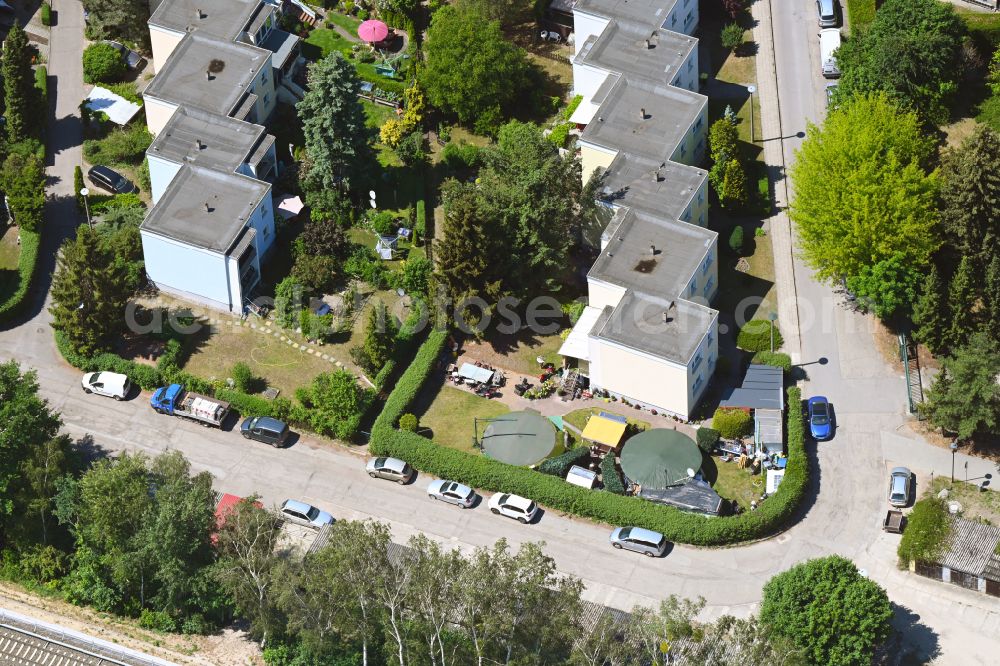 Bernau from above - Residential area a row house settlement Angarastrasse corner Wolchowstrasse in Bernau in the state Brandenburg, Germany