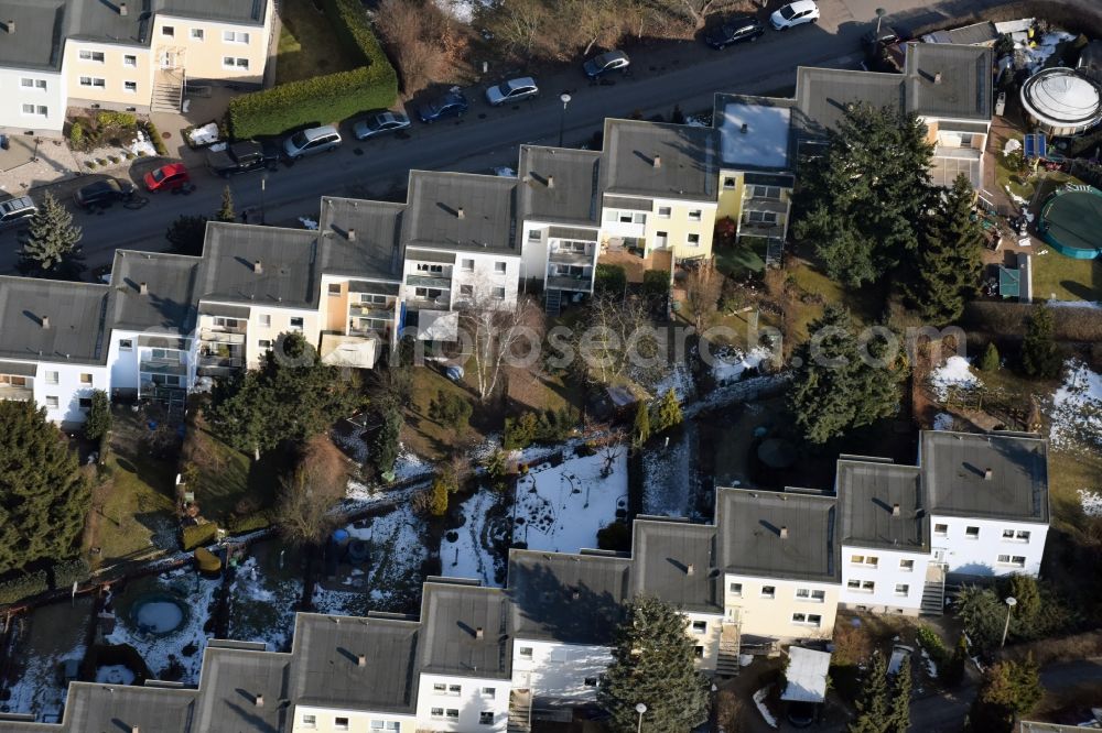 Bernau from the bird's eye view: Residential area a row house settlement Angarastrasse - Wolchowstrasse in Bernau in the state Brandenburg