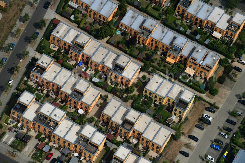 Berlin from above - Residential area a row house settlement Augenfalterstrasse - Eisfalterweg - Distelfalterweg in the district Biesdorf in Berlin, Germany