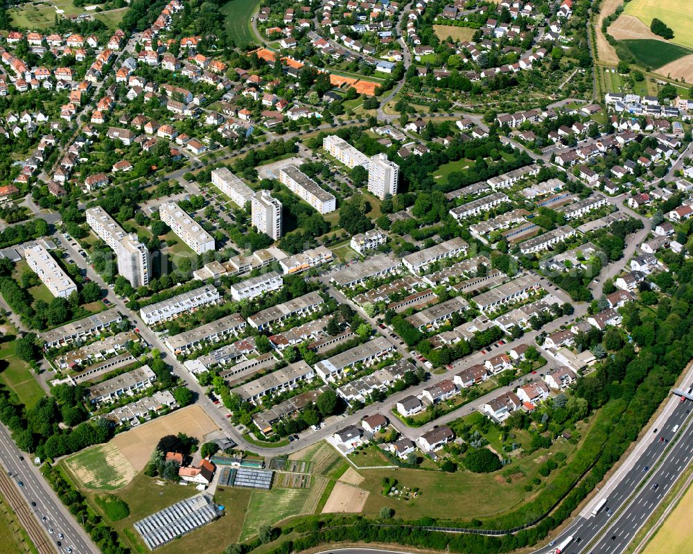 Aerial photograph Karlsruhe - Residential area a row house settlement on motorway BAB A5 in the district Rueppurr in Karlsruhe in the state Baden-Wuerttemberg, Germany