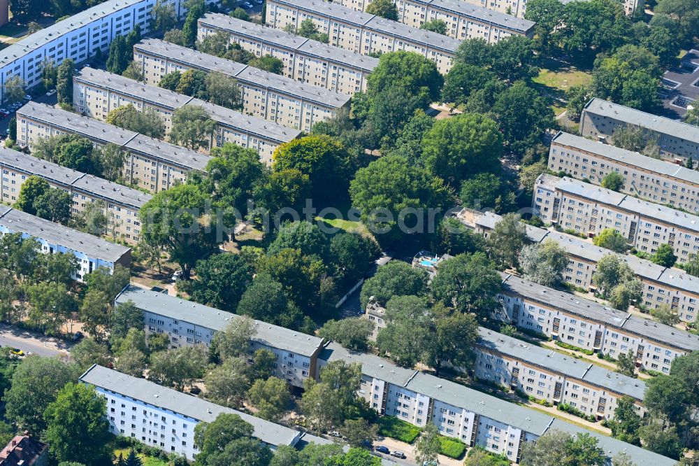 Aerial photograph Berlin - Multi-family residential area in the form of a row house settlement on street Goebelstrasse in the district Charlottenburg in Berlin, Germany