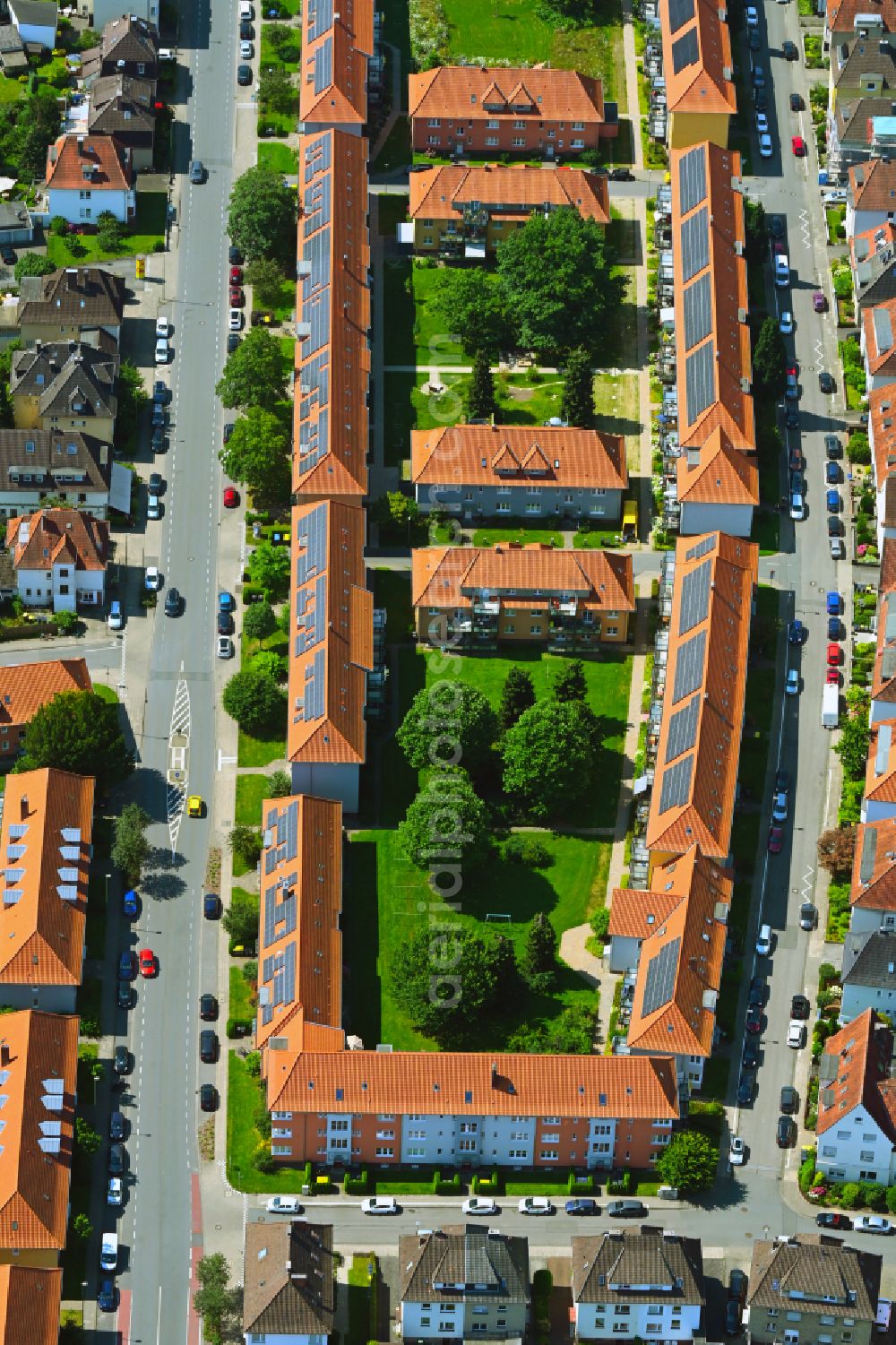 Bielefeld from the bird's eye view: Multi-family residential area in the form of a row house settlement on street Am Sudholz in Bielefeld in the state North Rhine-Westphalia, Germany