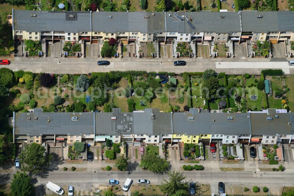 Berlin from above - Residential area a row house settlement on Blumberger Strasse destrict Mahlsdorf in Berlin