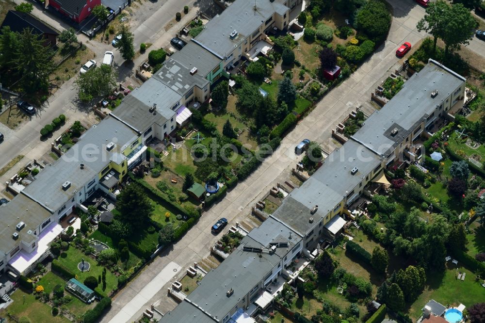 Berlin from above - Residential area a row house settlement on Blumberger Strasse destrict Mahlsdorf in Berlin