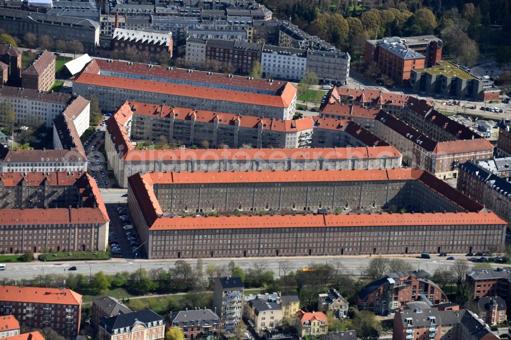 Aerial image Kopenhagen - Residential area a row house settlement Borups Alle in Copenhagen in Region Hovedstaden, Denmark