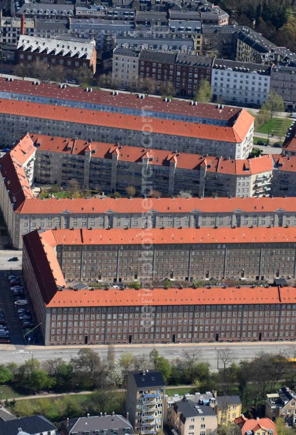 Aerial photograph Kopenhagen - Residential area a row house settlement Borups Alle in Copenhagen in Region Hovedstaden, Denmark