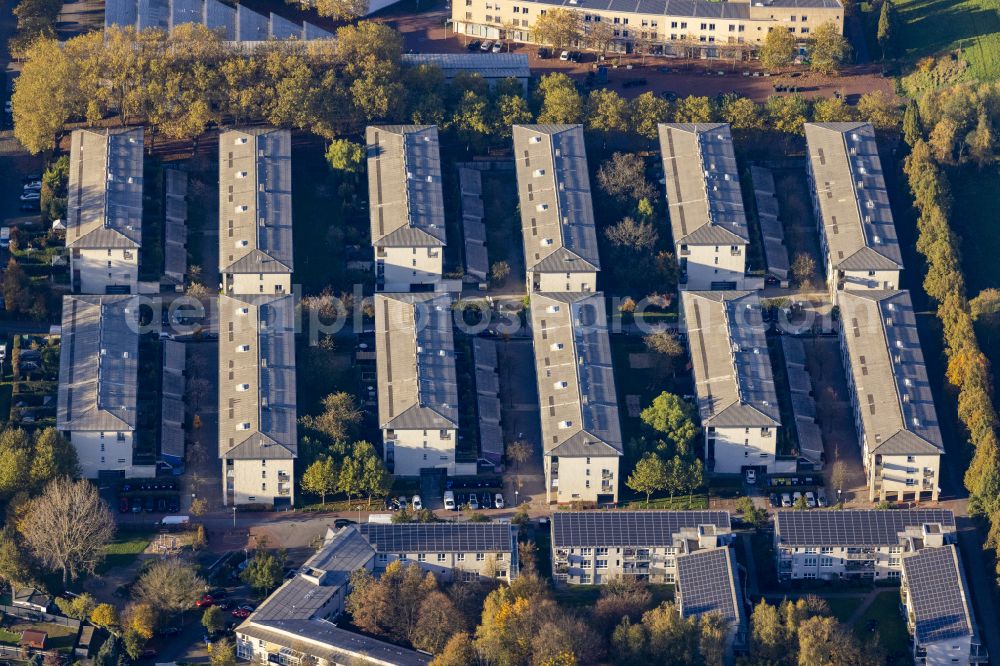 Aerial image Bottrop - Multi-family residential area in the form of a row house settlement on street Otto-Joschko-Strasse in Bottrop at Ruhrgebiet in the state North Rhine-Westphalia, Germany