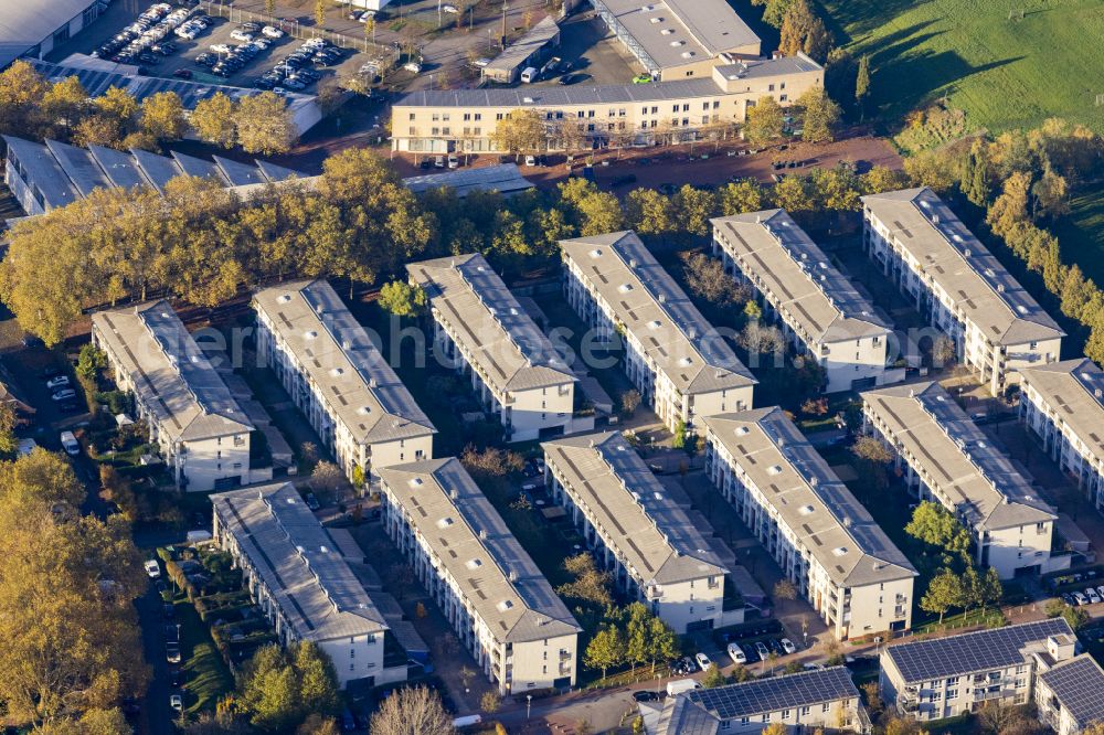 Aerial photograph Bottrop - Multi-family residential area in the form of a row house settlement on street Otto-Joschko-Strasse in Bottrop at Ruhrgebiet in the state North Rhine-Westphalia, Germany