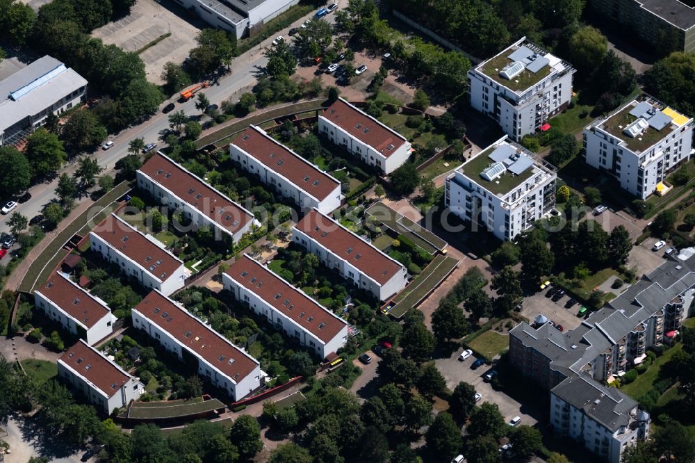 Braunschweig from above - Residential area a row house settlement in Brunswick in the state Lower Saxony, Germany