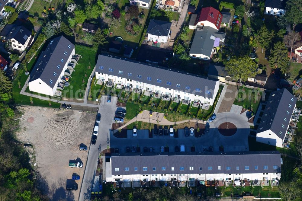 Berlin from above - Residential area a row house settlement on Charlotte-von-Mahlsdorf-Ring in the district Mahlsdorf in Berlin, Germany