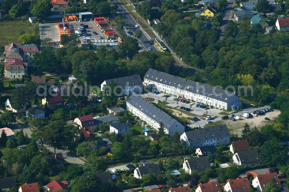 Aerial image Berlin - Residential area a row house settlement on Charlotte-von-Mahlsdorf-Ring in the district Mahlsdorf in Berlin, Germany