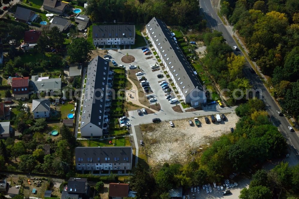 Berlin from above - Residential area a row house settlement on Charlotte-von-Mahlsdorf-Ring in the district Mahlsdorf in Berlin, Germany