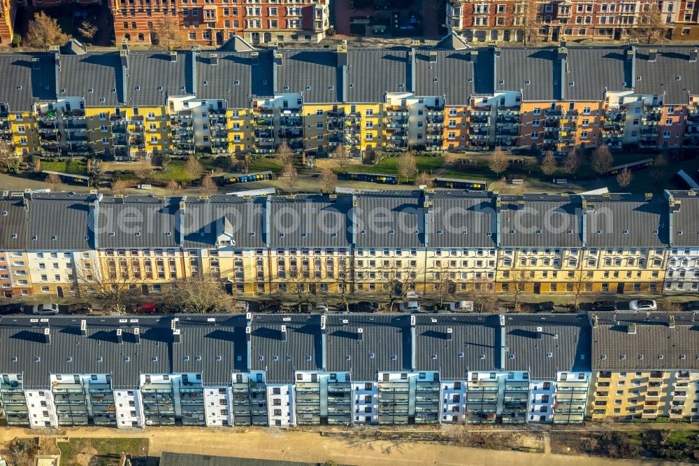 Dortmund from the bird's eye view: Residential area a row house settlement Unionstrasse - Adlerstrasse in the district Dorstfelder Bruecke in Dortmund in the state North Rhine-Westphalia, Germany