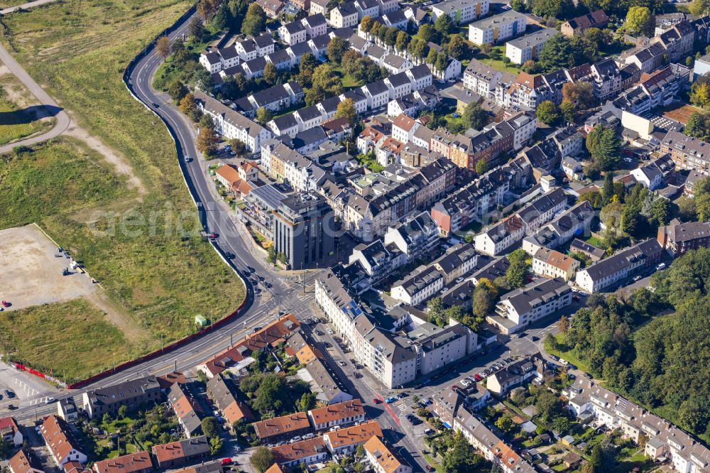 Aerial image Düsseldorf - Multi-family residential area in the form of a terraced house settlement on Heyestrasse in Duesseldorf in district 7 in the federal state of North Rhine-Westphalia, Germany