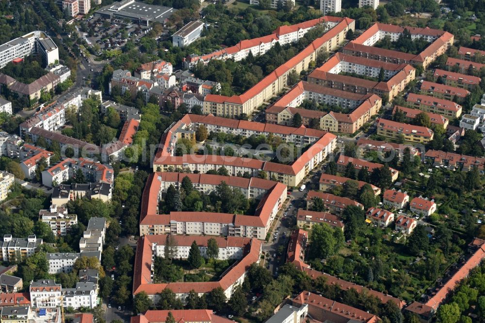 Aerial photograph Berlin - Residential area a row house settlement entlang der Borkumer Strasse Ecke Zoppoter Strasse in Berlin