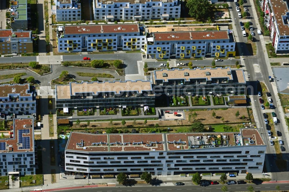 Aerial photograph Berlin - Residential area a row house settlement along the Katharina-Boll-Dornberger-Strasse in the district Adlershof in Berlin, Germany