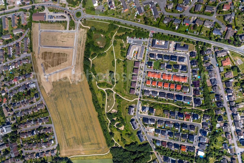 Aerial image Neubeckum - Residential area a row house settlement along the Lupinenstrasse in Neubeckum in the state North Rhine-Westphalia, Germany