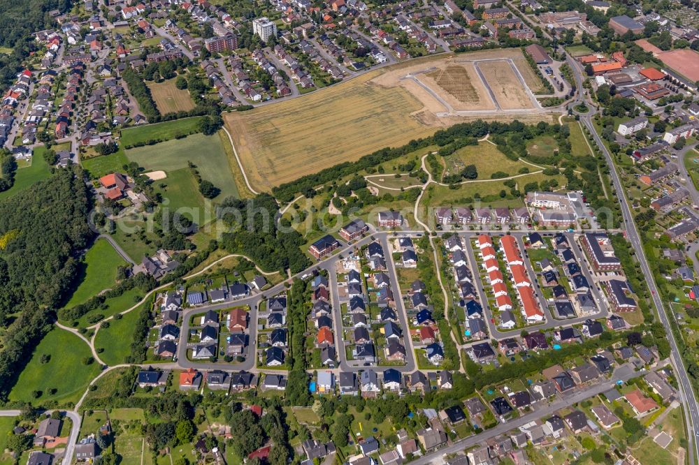 Aerial photograph Neubeckum - Residential area a row house settlement along the Lupinenstrasse in Neubeckum in the state North Rhine-Westphalia, Germany