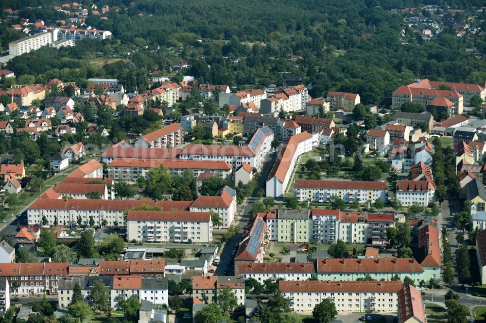 Rathenow from the bird's eye view: Residential area a row house settlement along the Potsdamer Strasse in Rathenow in the state Brandenburg