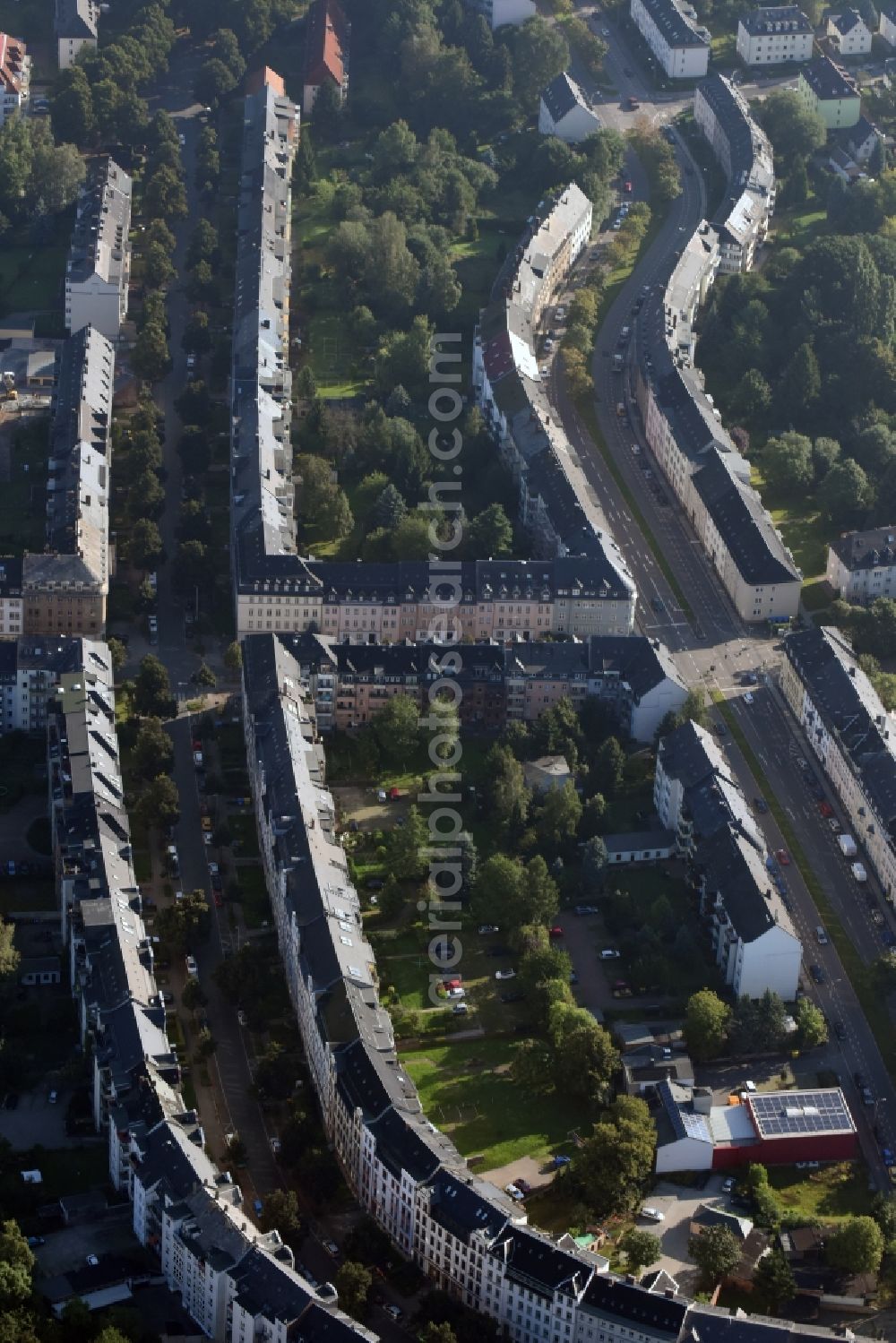 Chemnitz from above - Residential area of a row house settlement along the Zeissstrasse and the Frankenberger Strasse in Chemnitz in the state Saxony